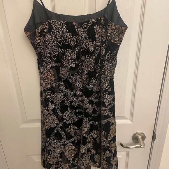 Vintage fit and flare velvet, gold and silver stitched roses mini dress - Picture 4 of 6